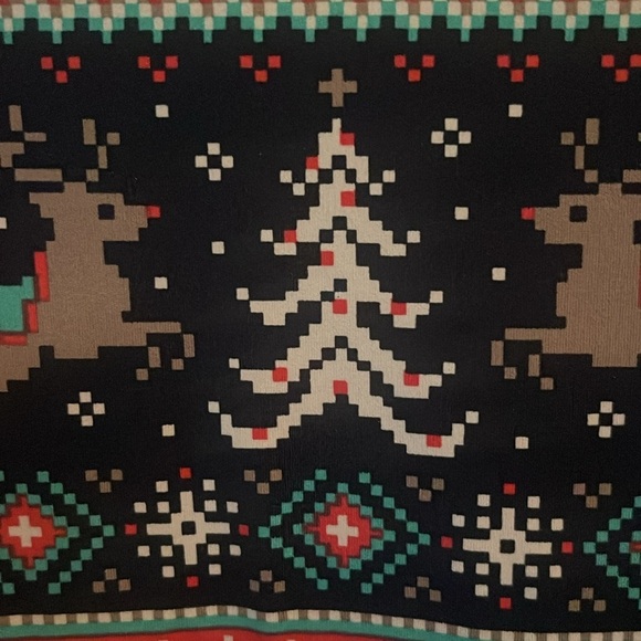 NWOT Christmas leggings w/ reindeers, poinsettias, snowflakes, and trees. XS - Picture 4 of 6